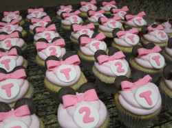 2nd birthday Minnie cupcakes