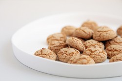 Amaretti cookies