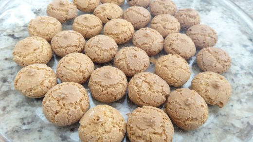 Amaretti cookies