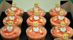 Baby shower cupcakes