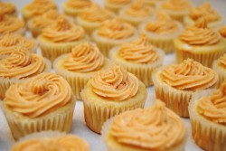 Banana cupcakes with peanut butter