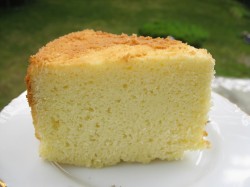 Chiffon cake piece