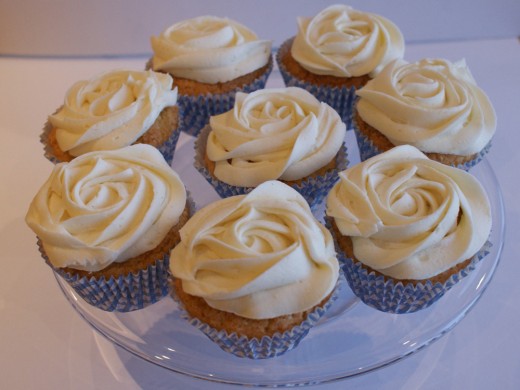 Coconut cupcakes with rose