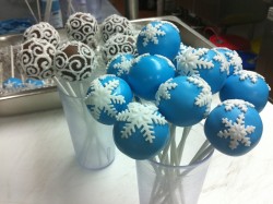 Snowflakes cake pops