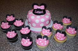 Minnie Mouse cake decorations