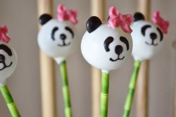Panda cake pops