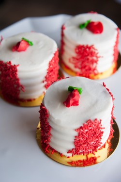 Red velvet mini cakes