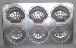 Shell shape cake pan