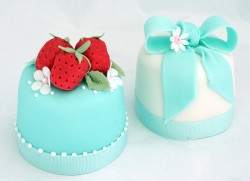 Strawberry mini cake