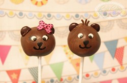 Twin bear cake pops