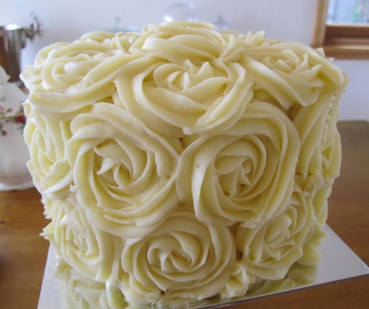 Vanilla buttercream rose cake