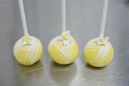 Yellow Easter cake pops