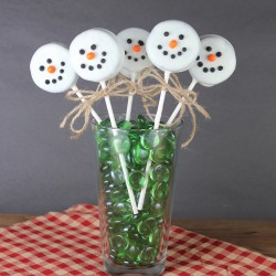 Cake pops snowman