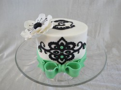 Mini cricut cake