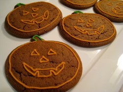 Vegan pumpkin gingerbread cookies