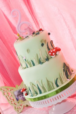 2 tier cake with Tinkerbell