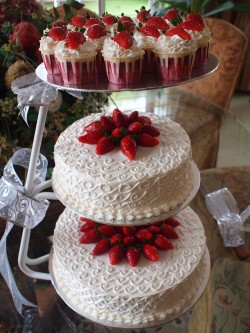 2 tier red velvet cake