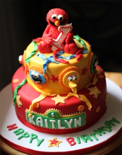 Amazing fondant Elmo cake