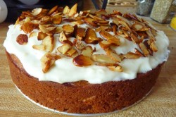 Banana cake with almond