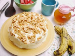 Banana cake with cream frosting
