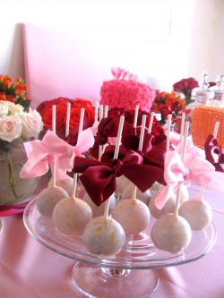 Birthday cake pops with ribbon