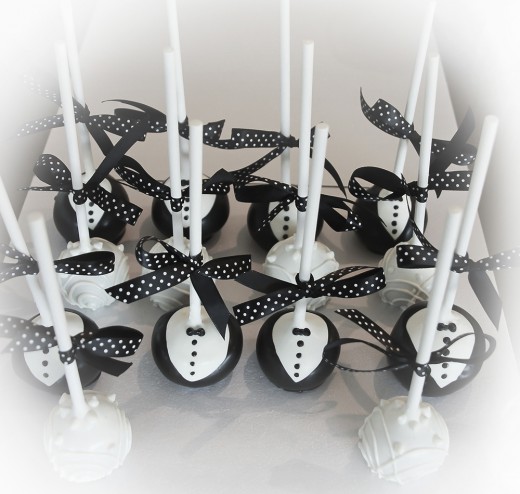 Bride and groom cakepops