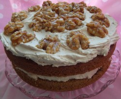 Coffee cake with nuts