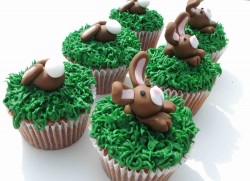 Easter cupcakes with bunnies