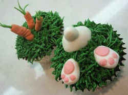 Easter cupcakes with carrot and bunny