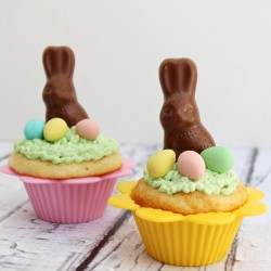 Easter cupcakes with chocolate bunny