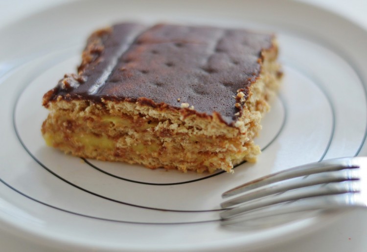 Eclair cake with chocolate layer