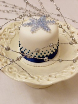 Mini cake with snowflake