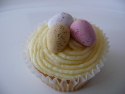 Simple Easter cupcake