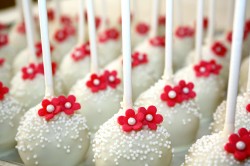 Wedding cakepops with red flowers