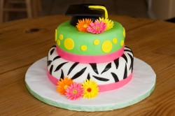 2 tiers graduation cake with flowers