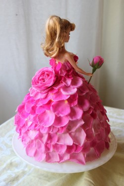 Barbie rose cake back