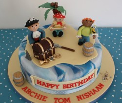 Birthday cake with pirates