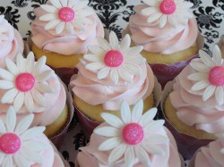 Birthday cupcakes with flowers