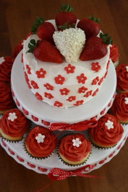 Bridal shower cake with strawberry