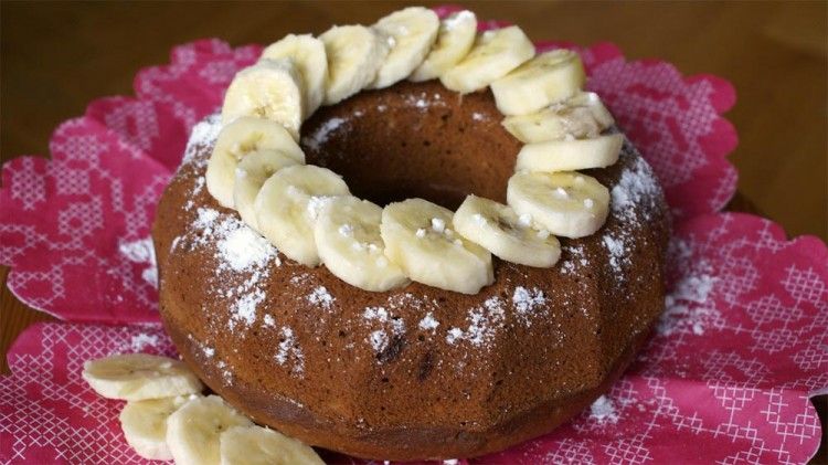 Bundt cake with banana