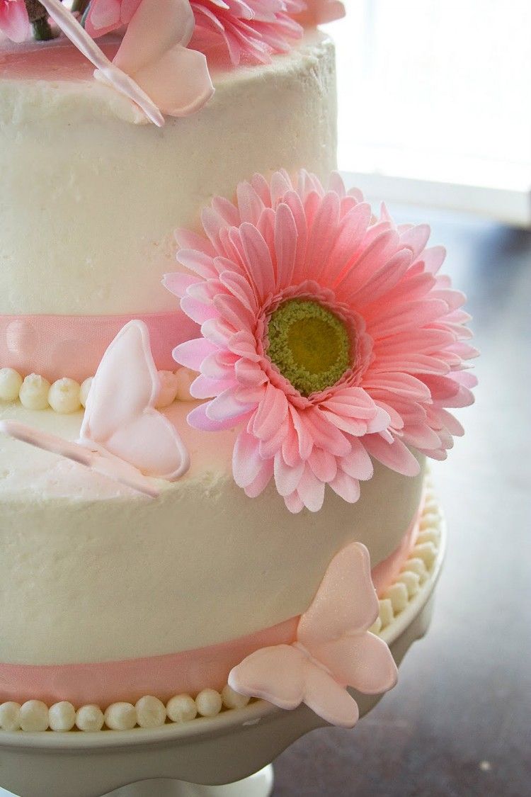 Butterflies and flowers cake