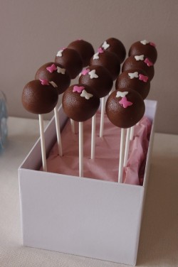 Butterfly chocolate cake pops