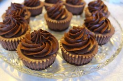 Cheesecake cupcakes with chocolate frosting
