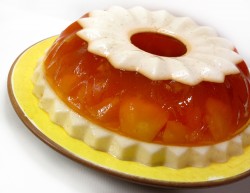 Jello cake with peaches