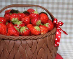 Strawberry basket  cake