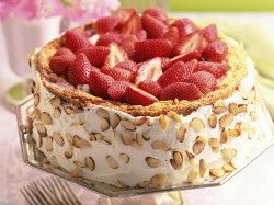 Strawberry and nuts cake