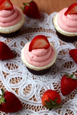 Strawberry and white chocolate cupcake