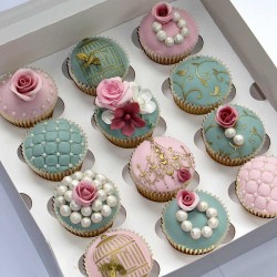 Vintage wedding cupcakes