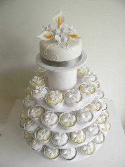 White wedding cupcakes