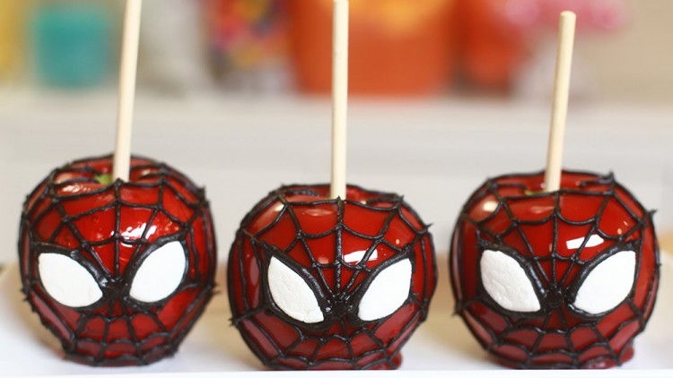 3 Spider man cake pops
